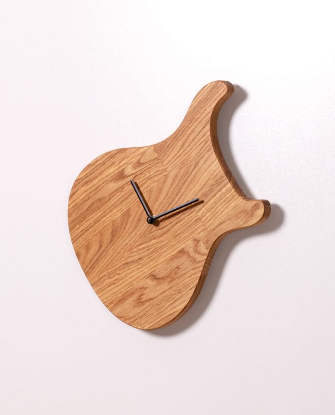 Guitar-clock-Paulus-oak-wood-Ruwdesign