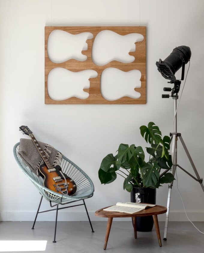 Ruwdesign-Interior-Design-Guitar-Wall-Art-Dearmond-m75t -Oak-Wood-Monstera-Movie-Lamp-Acapulco-chair-turquoise-Web