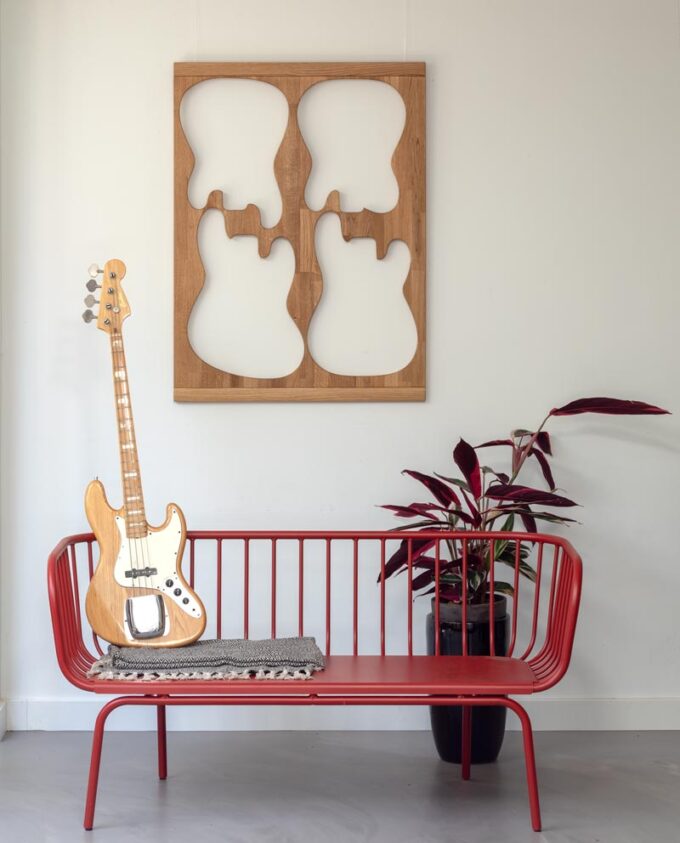Ruwdesign-Wall-Art-Gibson-Fender-Red-Bench-Jazz-Bass-Front-Red-Metal-Bench-Brusen-3-seat-sofa-plant-stromanthe-triostar-web